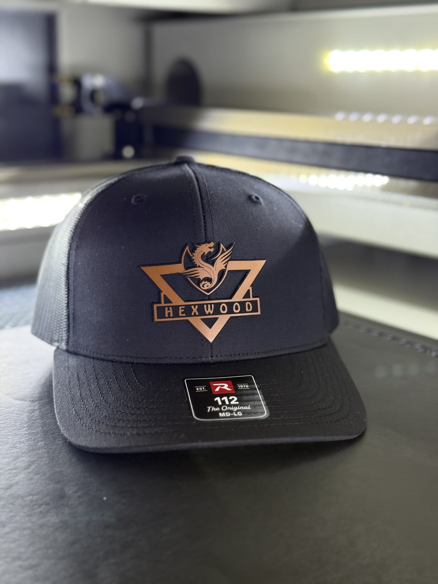 Crest (Black, 112 Curved Bill)