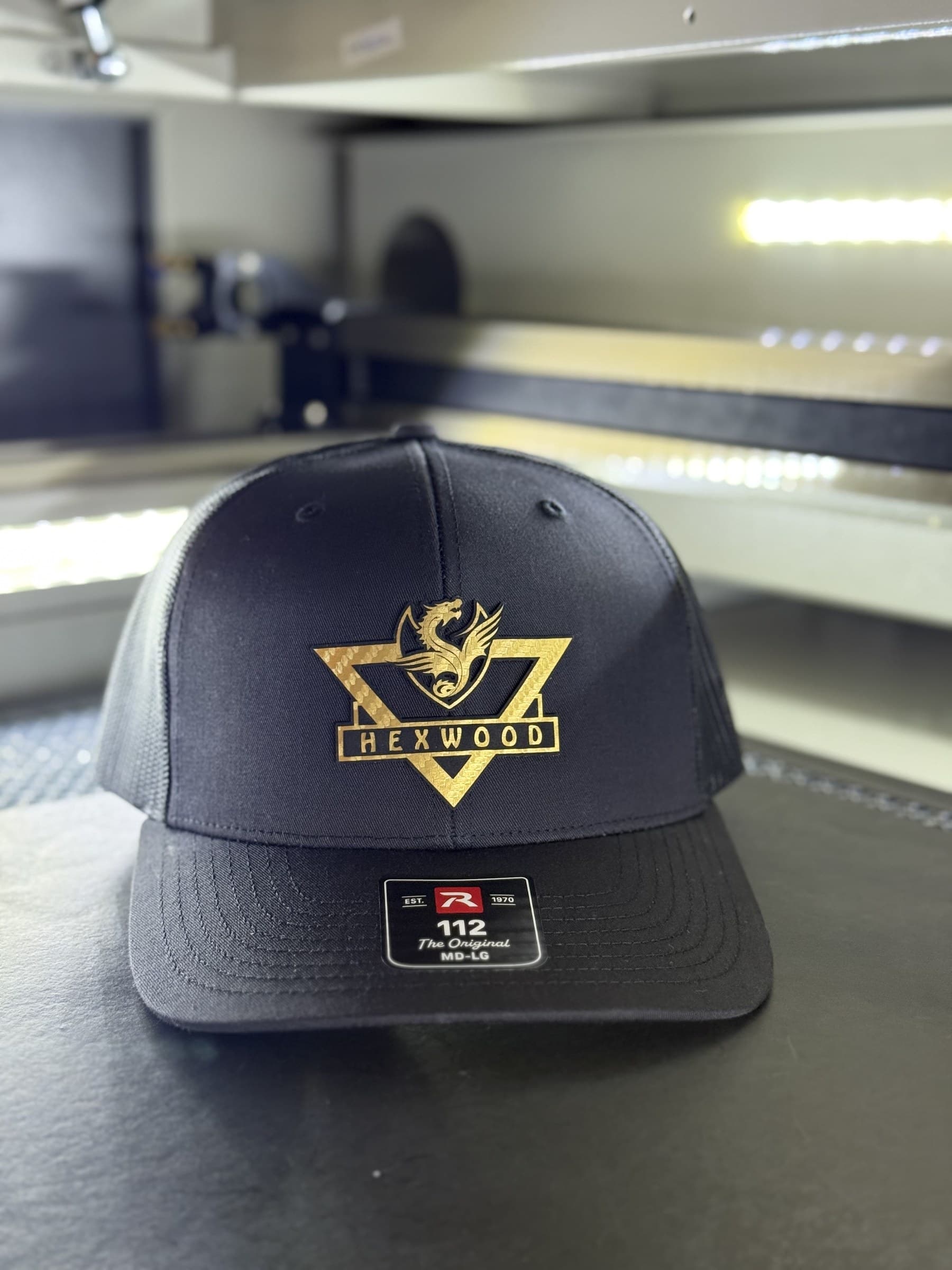 Crest Boat Edition (Black, 112 Curved Bill)