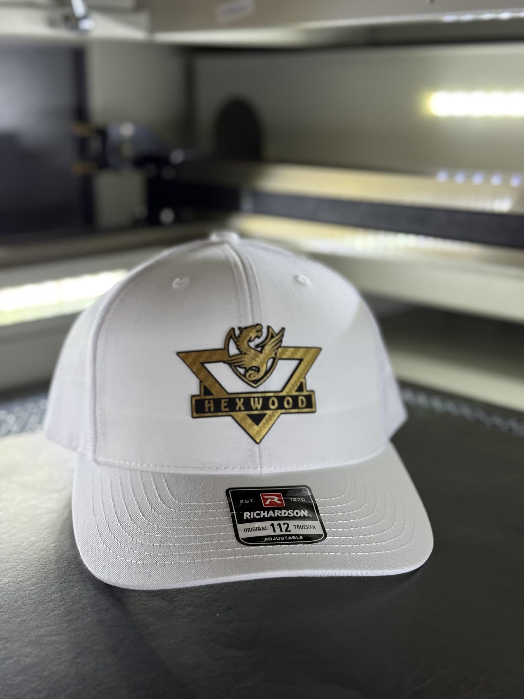 Crest Boat Edition (White, 112 Curved Bill)